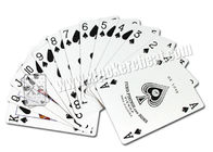 Piatnik は側面のモンテ カルロの賭ける家のためのバーコードによって印を付けられる火かき棒カードを動かします