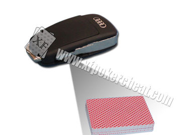 トランプをごまかしているバー コードの側面をスキャンする Audi 車のキーのカメラの火かき棒のカード読取り装置