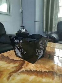 植木鉢のカメラは見えないバーコードをスキャンするために約4メートルを遠のけるトランプを示しました