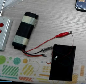 側面のためのテキサスHoldemのテーブルによって隠された走査器はカード/火かき棒の検光子を示しました